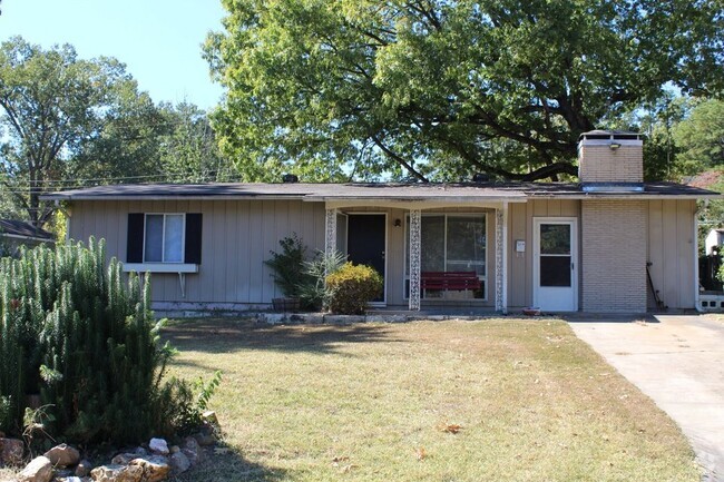 Building Photo - 10 Birchwood Cir Rental