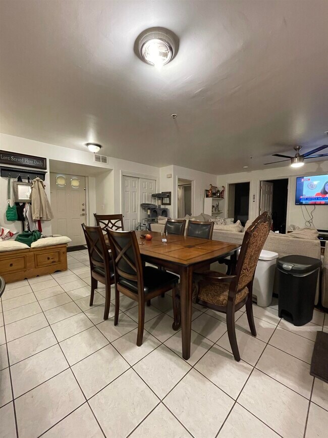 Photo - 636 57th St Unidad 1