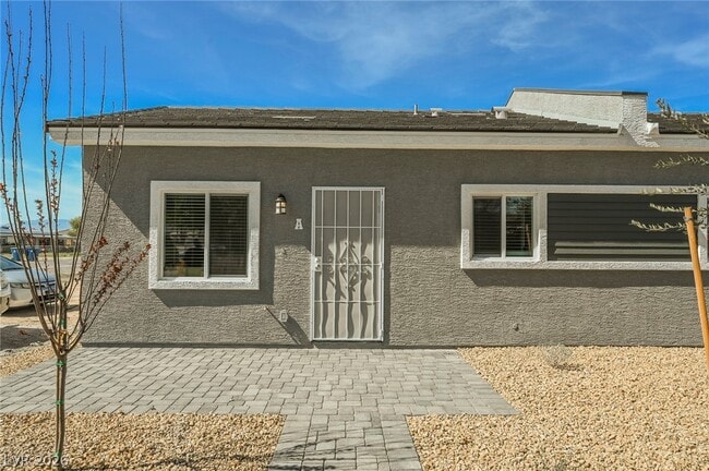 Photo - 5018 Holt Ave