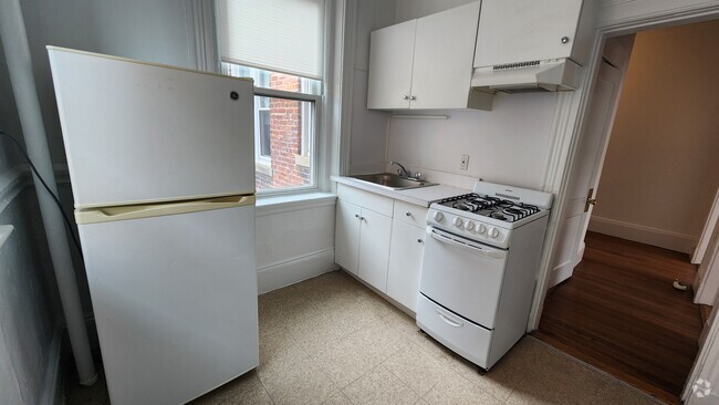 Building Photo - 124 Warren St Unit 120-14 Rental