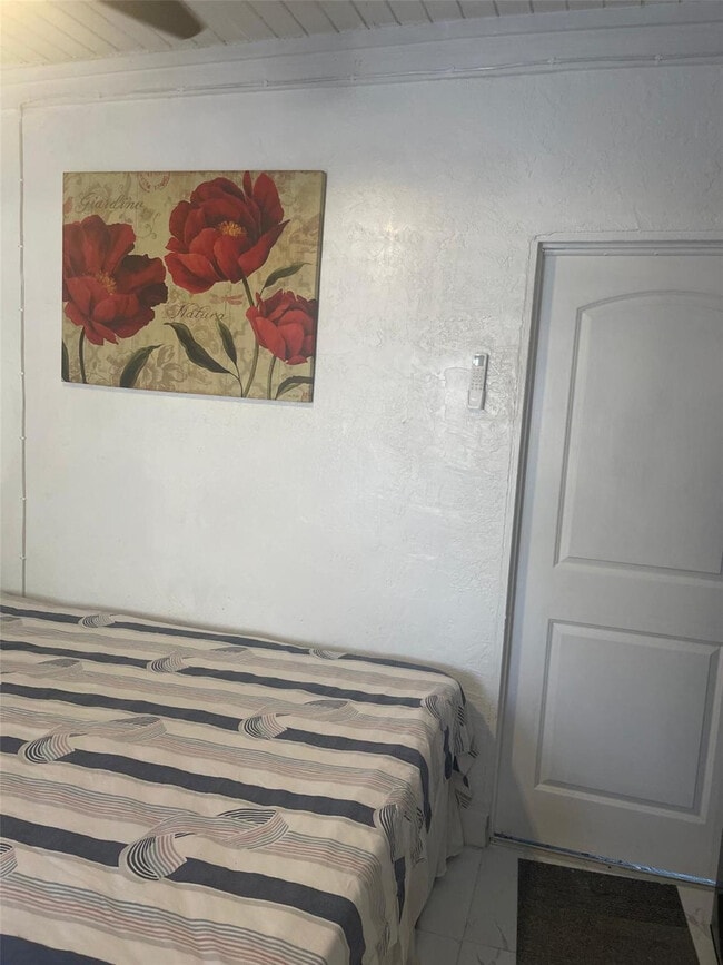 Photo - 408 SW 68th Ave