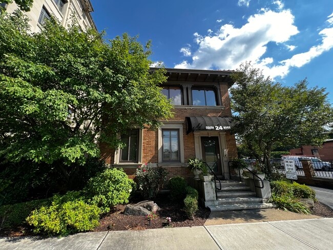 Photo - 24 S River St Unidad 3rd Floor