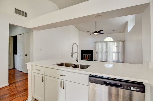 Photo - 2 Bedroom 1 full bath in Cedar Lakes