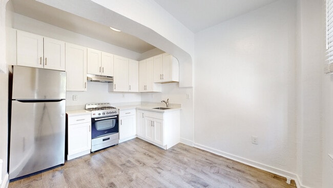 Building Photo - 729 Ellis St Unit 102
