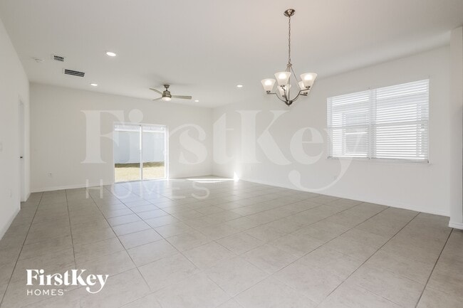Photo - 585 Crown Rose Dr