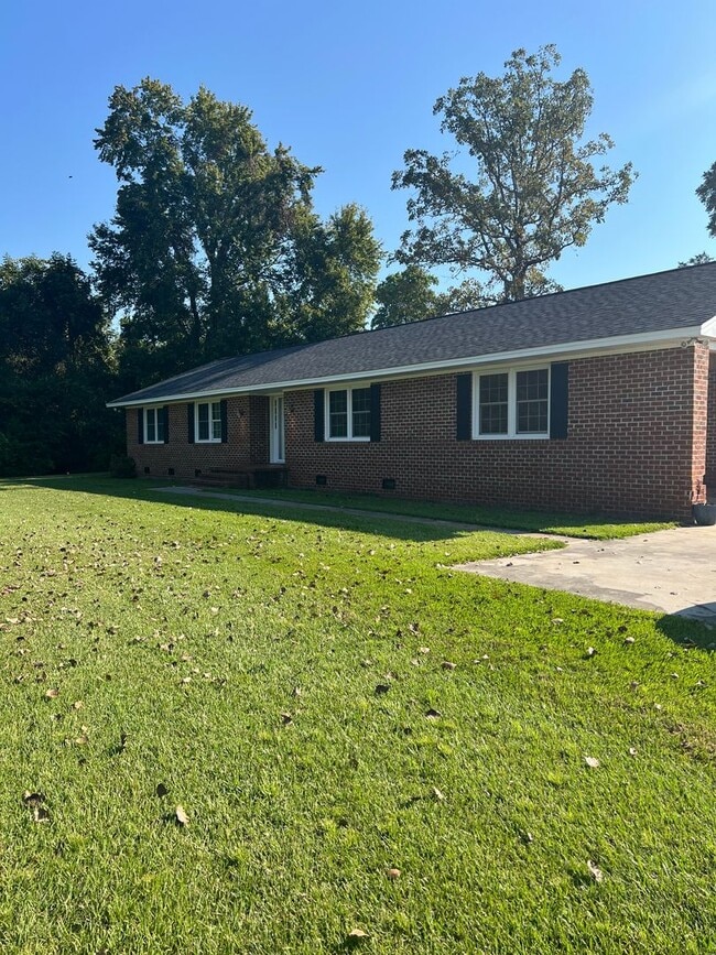 Photo - AVAILABLE NOW – Peaceful 3 Bedroom Home on...