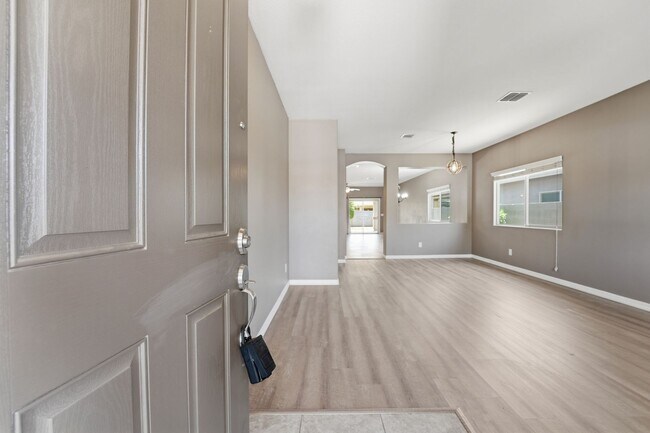 Photo - Ironwood Crossing Gem! 3 Bed + Den, Open Layout & Resort Amenities