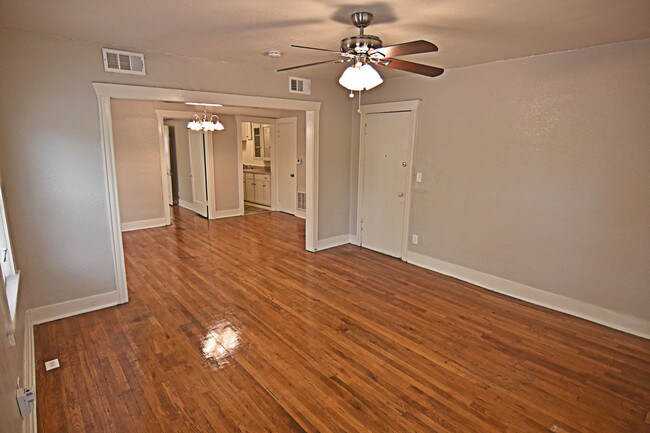 Photo - 4201 KENWOOD