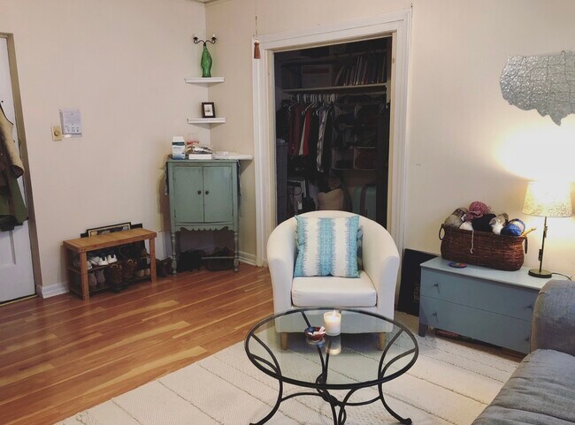 Photo - 633 W Deming Pl