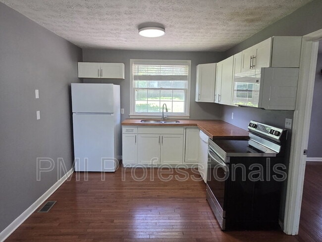 Photo - 218 Walcott Dr