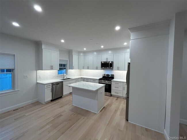 Photo - 61 Adelphi Ave