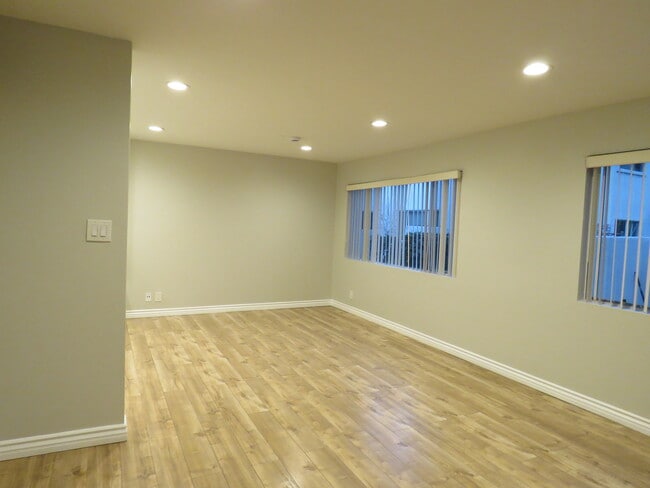 Photo - 18547 Collins St Unit 14