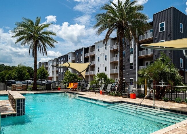 Anthem House Gainesville Apartments (17)