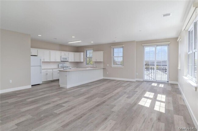 Photo - 6 N Midland Ave