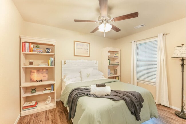 Photo - 817 Brook St Unidad ID1241327P