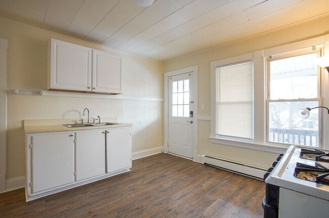 Photo - 70 Maple St Unit 3LR