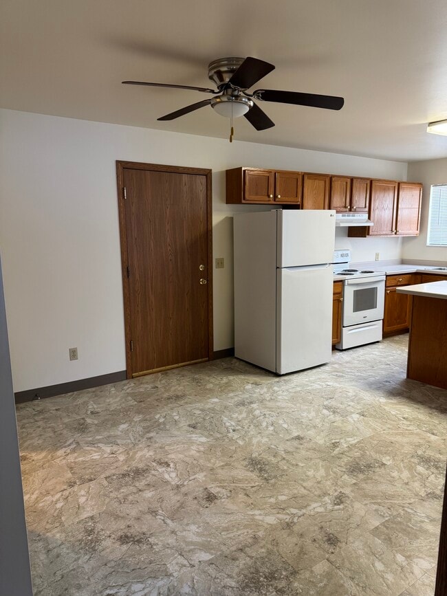 Building Photo - 3116 Wilson Ave Unit #1