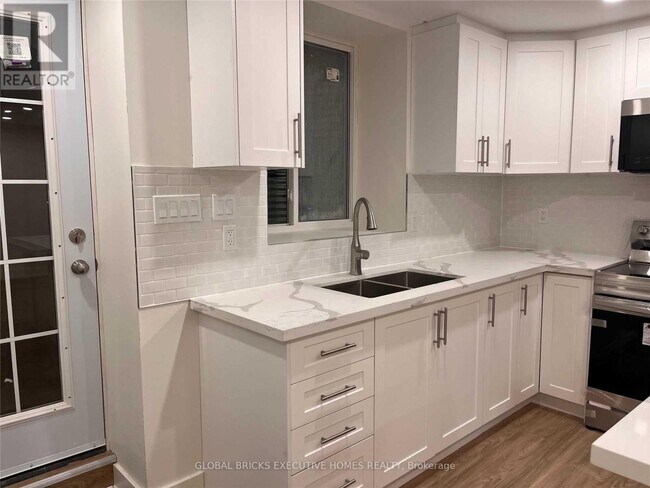 Photo - 59 Golden Hawk Dr