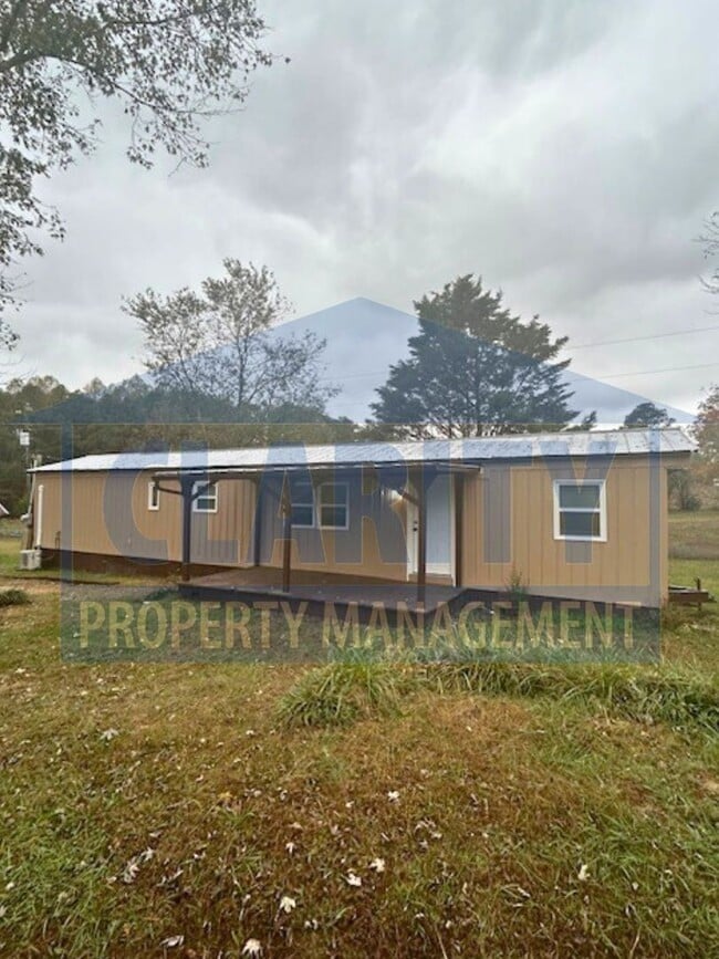 Building Photo - Two bedroom home in quiet location!