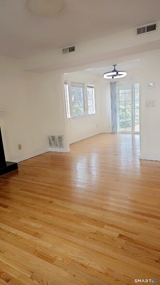 Photo - 20 Apple Way