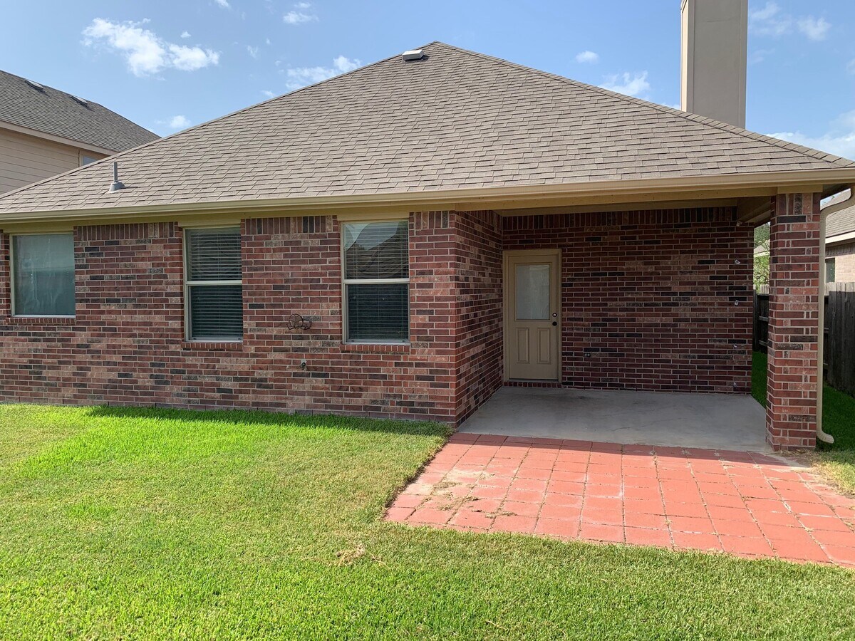 Photo - 18827 Cove Pointe Dr