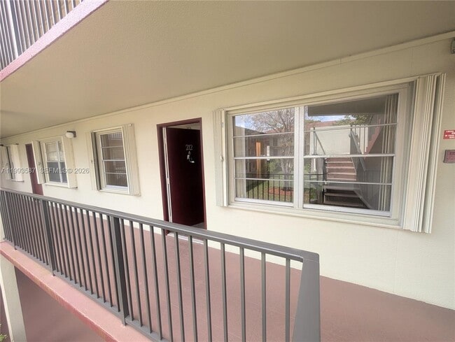 Photo - 151 SW 135th Terrace Unidad 212T
