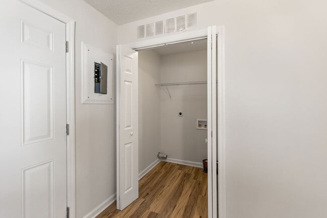 Photo - 152 Hamilton Cir