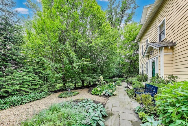 Photo - 5809 Grosvenor Ln
