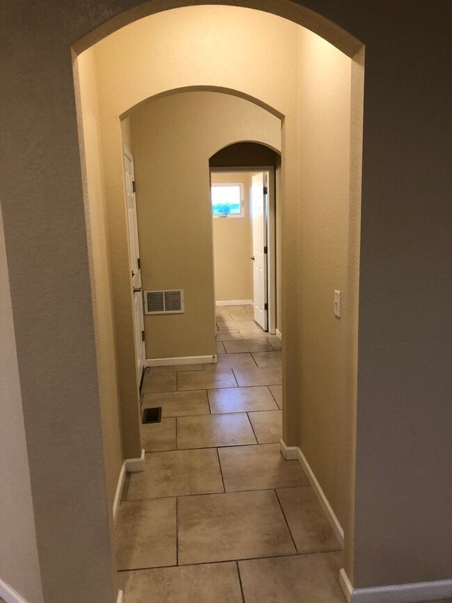 Photo - Very Nice 3 bed, 3 bath 2 car Home on a cul-de-sac in Peyton with Mountain Views