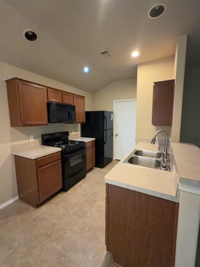 Photo - 811 Lovebug Ln