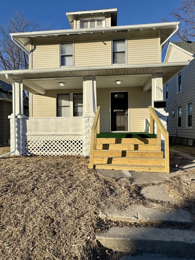 Building Photo - 1338 W 13th St