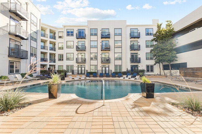 Building Photo - 1800 Broadway