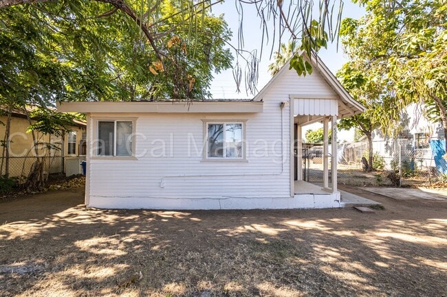 Building Photo - 2 Bedroom/1 Bath Home - $1550 Per Month!