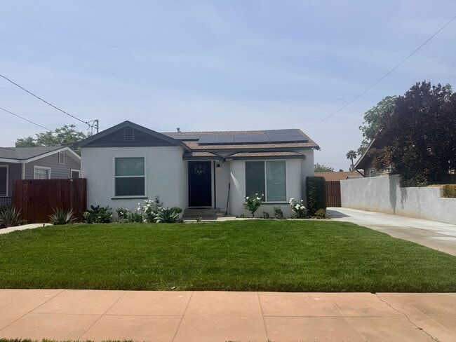 Building Photo - 3 bedroom home in a great neighborhood in Riverside