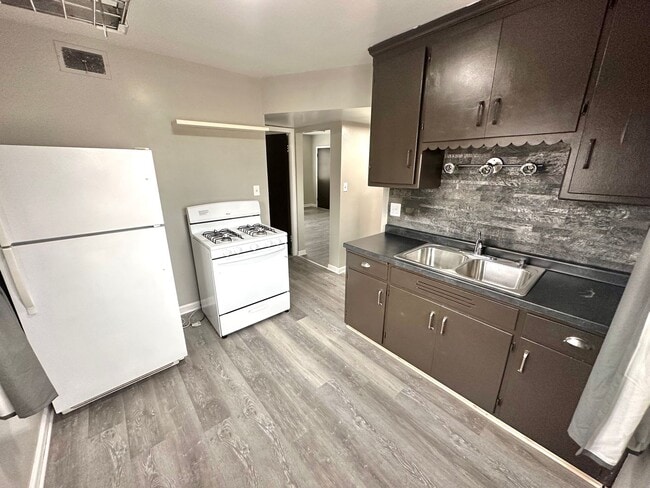 Building Photo - Fond Du Lac and Townsend Unit 4203-6