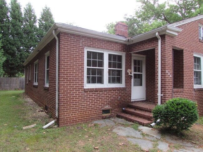 Photo - Delightful 2 Bed/1 Bath Duplex Apt - All B...