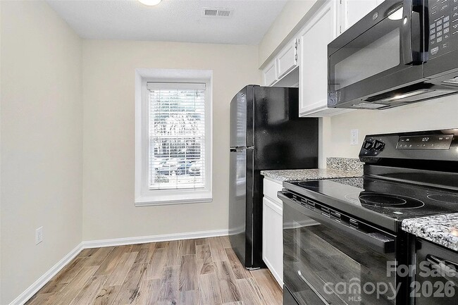Photo - 703 Heritage Pkwy