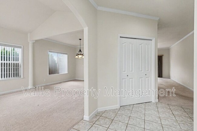 Photo - 1441 Ranier Loop NW