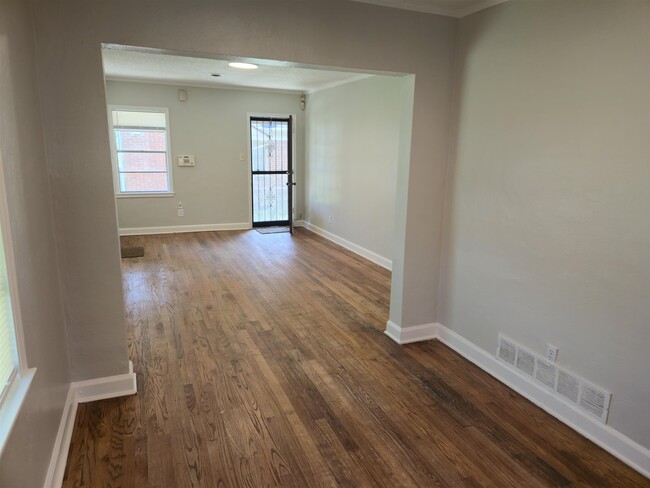 Photo - 1035 Treadwell St