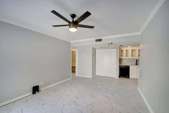 Photo - 612 Executive Center Dr Unit 103