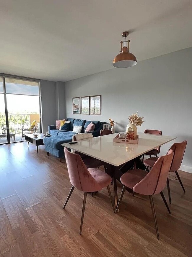 Photo - 2350 NE 135th St Unidad 0