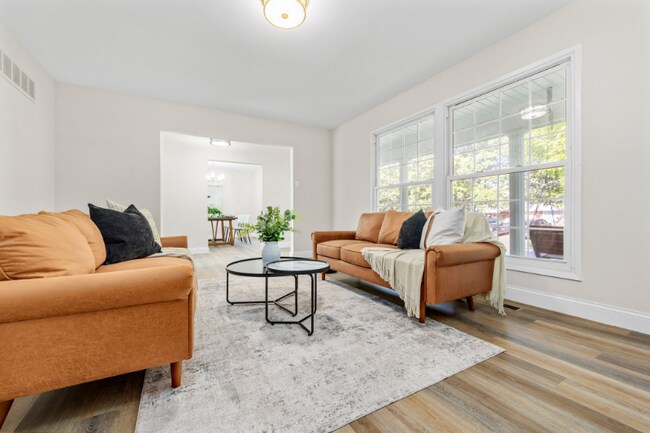 Photo - 2 Oak Point Ct