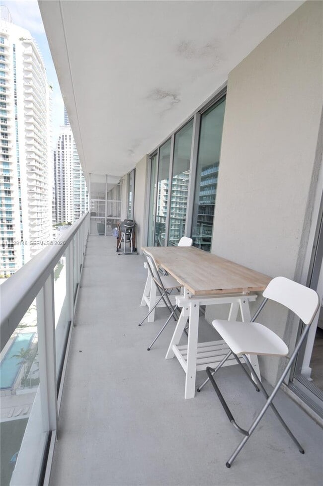 Photo - 79 SW 12th St Unidad 2410-S
