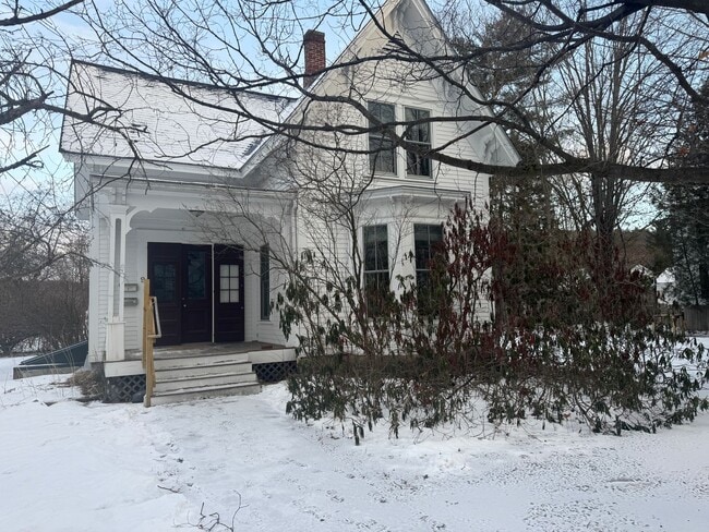 Building Photo - 3 Bedroom in Downtown Lebanon Unit Apt. 1