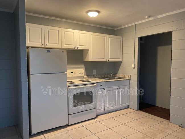843 Union St S Unit D