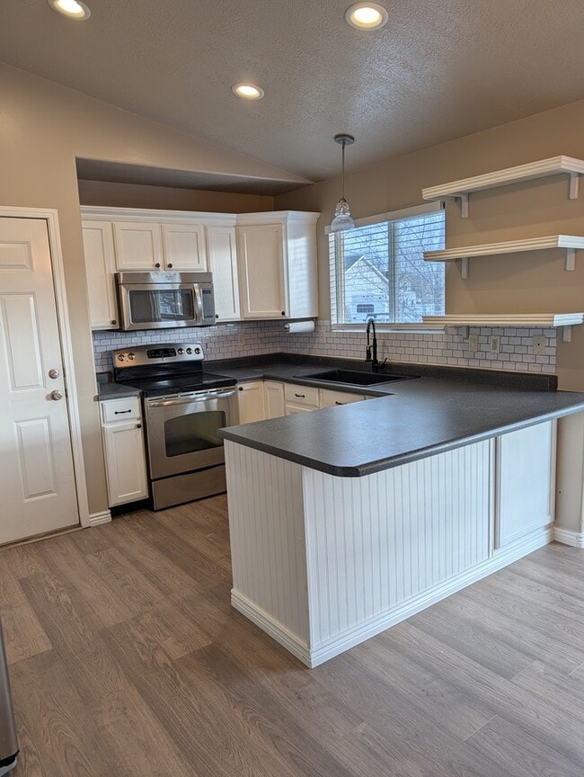 Photo - 5 Bedroom Home New Carpet and Paint