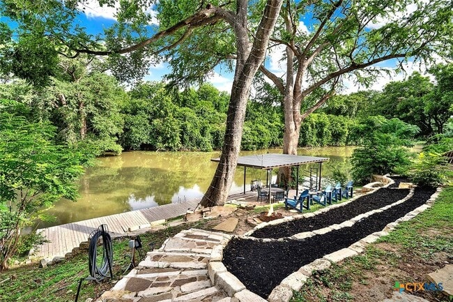 48 River Oak Dr