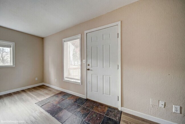 Photo - 104 N Colville Rd Unit 104 N Colville Rd