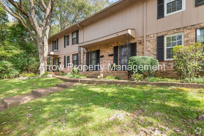 Building Photo - Amazing Townhome!