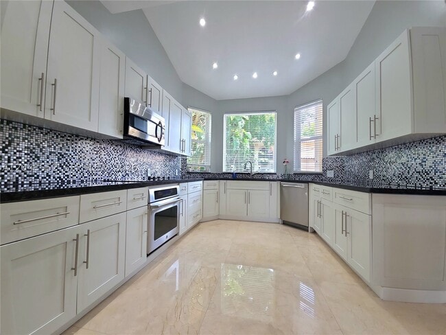 Photo - 783 NE 195th St
